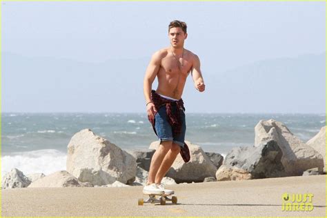 Zac Efron In Talks To Star In Baywatch Movie With The Rock Photo