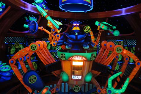 buzz lightyear s space ranger spin attraction opens at walt disney world d23 vlr eng br