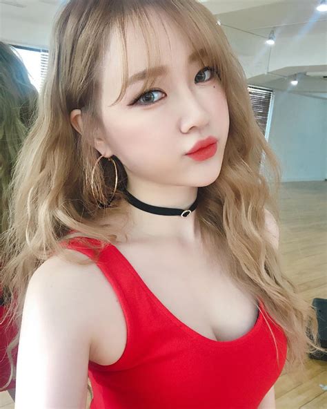 9muses Keumjo Showcases Her Perfect Figure In New Selfie Daily K Pop News