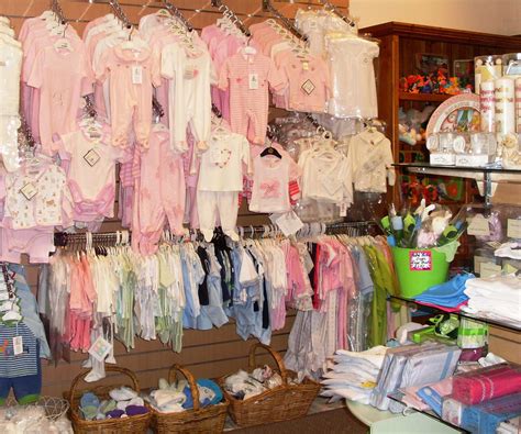 Ritel yang menjual bahan bangunan, keramik, perlengkapan kamar mandi dan dapur, beragam pintu dan jendela, cat dengan variannya, dan banyak perkakas rumah tangga lainnya. Toko Perlengkapan Bayi Super Murah dan Praktis | KZK 8