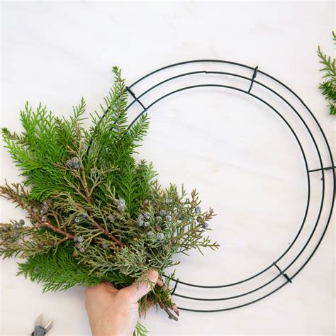 How To Make An Asymmetrical Christmas Wreath With Fresh Greenery Wire