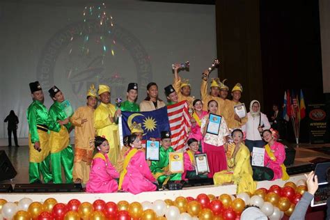 7:52 nur arziana binti md sakek 13 281 просмотр. Sekolah Seni Malaysia Johor Pemenang Gold Award Interfolk ...