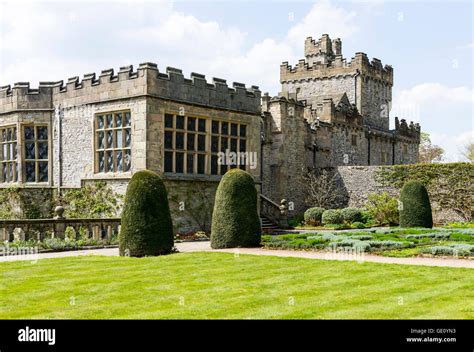 Visiting Haddon Hall In Derbyshire Derbyshire Elizabethan Heritage