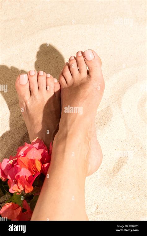 Beautiful Tanned Legs Beach Hi Res Stock Photography And Images Alamy