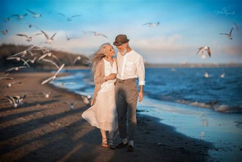 Russian Photographer Captures Beautiful Elderly Couple To Show That