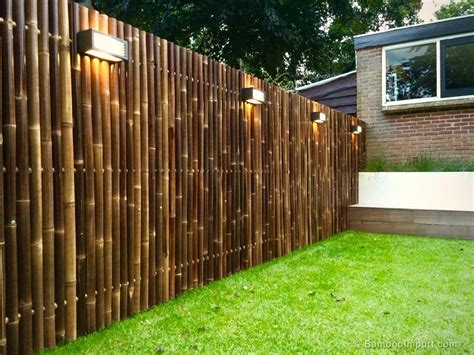 Line a walkway, grow a cluster, build a privacy wall, install a natural backdrop, or fill a container! 26 Bamboo Fencing Ideas for Garden, Patio or Balcony ...