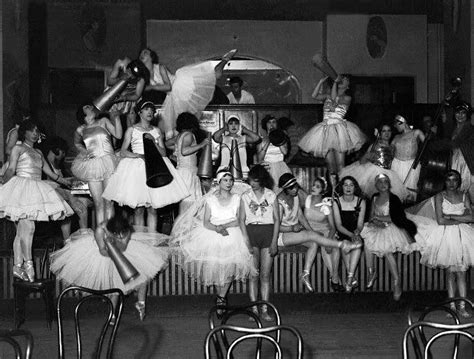 18 Rare And Amazing Vintage Photographs Of The Moulin Rouge Cabaret And
