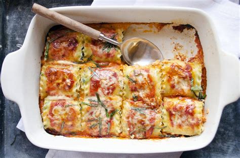 Assemble a classic italian lasagna with giada de laurentiis recipe from everyday italian on food network. Lasagna Rolls - Giadzy | Recipe | Giada recipes, Recipes ...