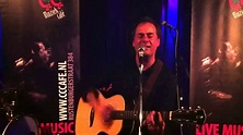 Mick Wilson ( 10cc ) 'I'm not in Love', CC Muziekcafé, Amsterdam - YouTube