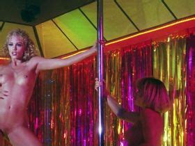 Nude Video Celebs Elizabeth Berkley Nude Showgirls