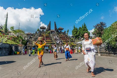 Devout Balinese Split Gate Candi Bentar Editorial Stock Photo Stock