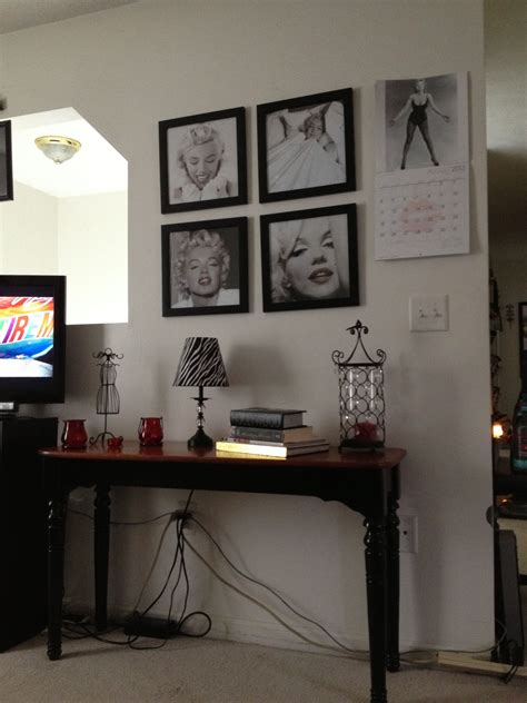Decorating a guest room : Marilyn Monroe living room | Home decor, Decor, Home