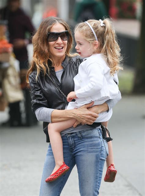 sarah jessica parker gives her daughter loretta a lift plus more famous tots gallery
