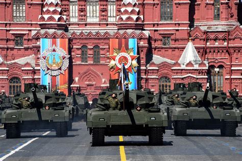 Парад Победы в Москве пройдет в сопровождении нового диктора