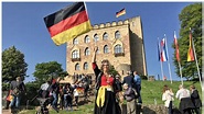 „Neues Hambacher Fest“: Wo die schweigende Mehrheit „Bravo“ in die ...