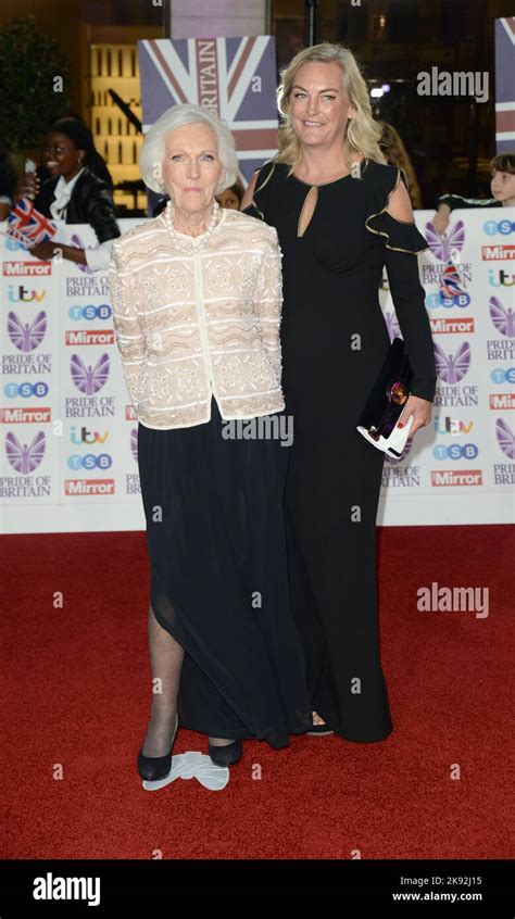 photo must be credited ©alpha press 078237 24 10 2022 mary berry with her daughter annabel