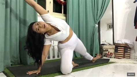 Senam Yoga Bersama Tante Sarah Ardhelia Yuukkk Youtube