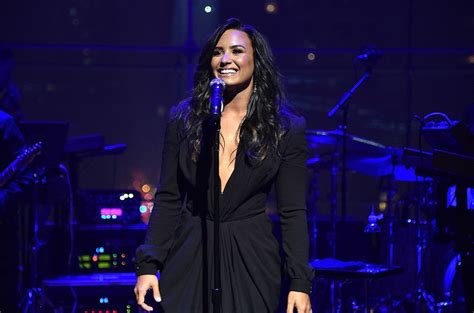 Demi Lovato Performs Stripped Down Sorry Not Sorry And Tell Me You Love Me At Vevo Live Event