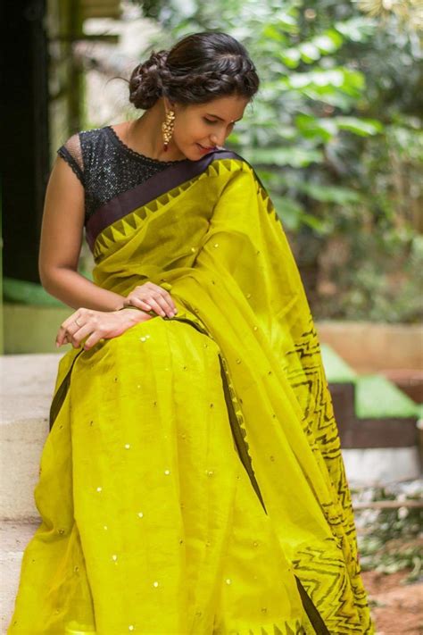13 best contrast blouse ideas to try with yellow saree keep me stylish elegant saree saree