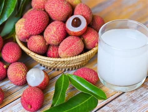 Lichia conheça 25 benefícios da fruta e como encaixar na dieta