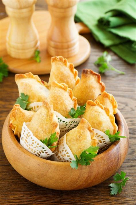 The empanada company specializes in handmade, baked not fried, empanadas. Spanische Teigtaschen: 3 geniale Empanadas-Rezepte zum ...