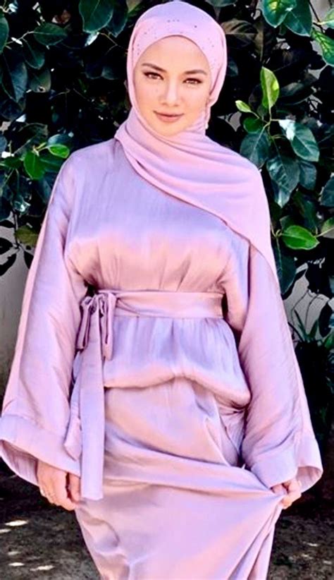 Neelofa Baju Ketat Dalam Meletop Karen Robertson