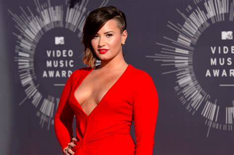 Demi Lovato Wilmer Valderrama Dating News Who Was ‘embarrassed About