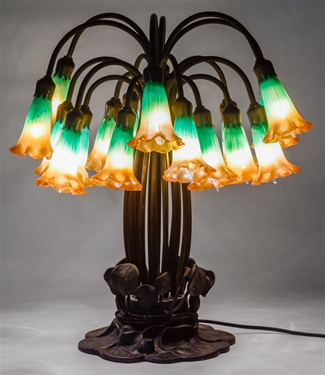 Tiffany Style Tulip Table Lamp