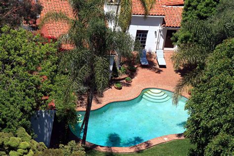 Tour Marilyn Monroes Brentwood House