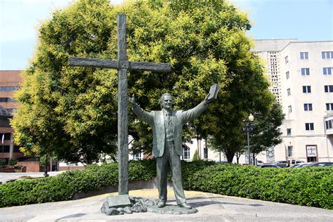 Billy Graham Statue Moving From Lifeway To North Carolina Mountains