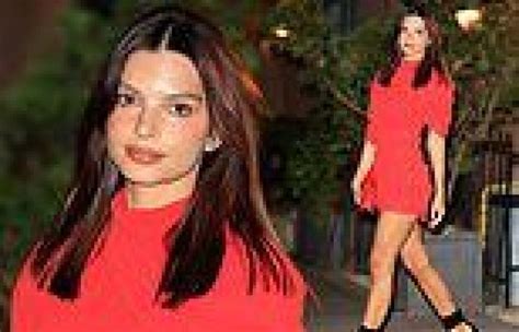 Emily Ratajkowski Sets Pulses Racing As She Showcases Her Sculpted Legs