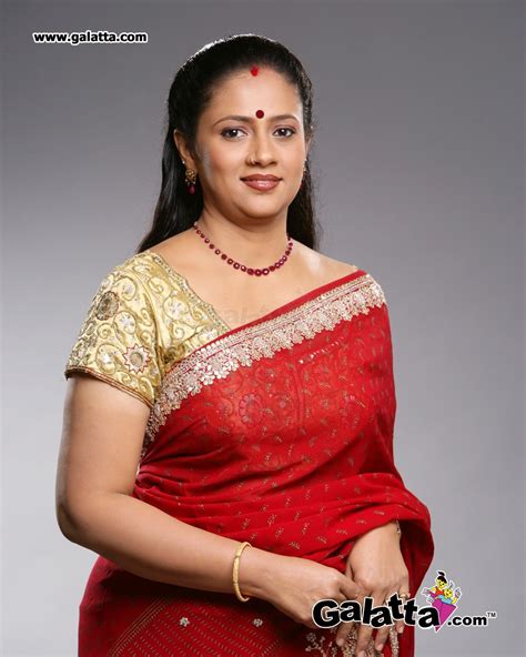 Cute Photos Lakshmi Ramakrishnan Tamil Movie Actress New Photos
