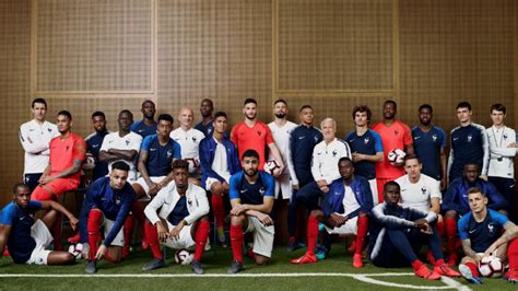 Page officielle des equipes de france de. Equipe de France : la photo originale des Bleus | www.cnews.fr
