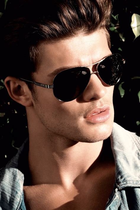 Great Aviator Sunglasses Are Perfect To Rock Up Your Casual Weekend Style Guess Frames