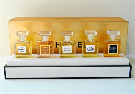 Chanel Wardrobe Perfume Set 5 Mini Eau De Parfum Nº 5 Nº 19