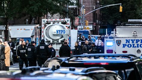 Pipe Bombs Sent To Hillary Clinton Barack Obama And Cnn Offices The New York Times