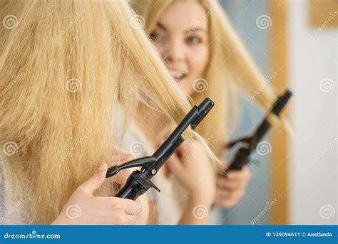 Woman Using Hair Curler Stock Image Image Of Iron Indoors 139096611
