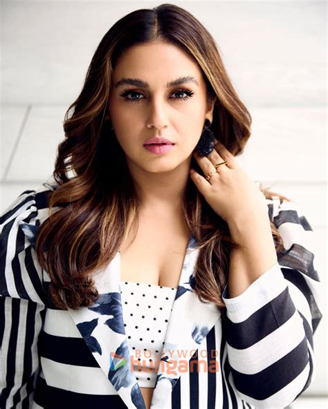 Huma Qureshi Photos Images Hd Wallpapers Huma Qureshi Hd Images Photos Bollywood Hungama