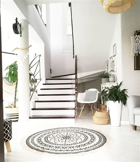 Ich habe vor 3 monaten ein 2 stöckiges haus gemietet. Welcome Home! In diesem hellen Flur kann man sich nur ...