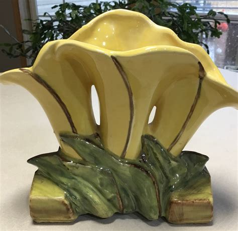 Mccoy Pottery 1950 Triple Lily Yellow Flower Form Vase Shape Etsy
