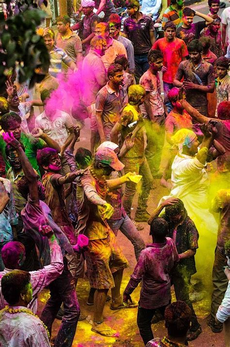 26 Vibrant Photos From India That Celebrate The Holi Festival Of Colors