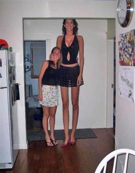 25 awkward daily struggles that every tall girl can relate to tall girl problems tall women