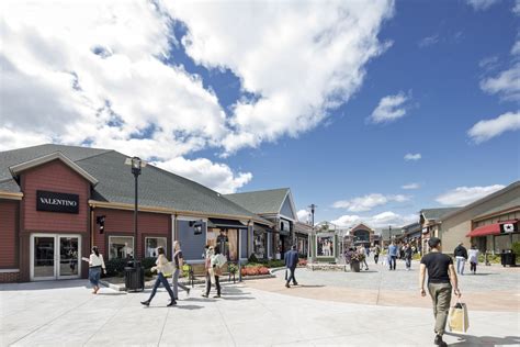 Do Business At Woodbury Common Premium Outlets A Simon Property