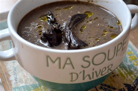 Jai toujours aimé le jaune moutarde Velouté aux trompettes de la mort