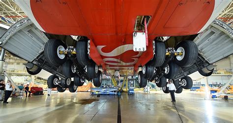 Emirates Engineering Executes First Complete Landing Gear Change For