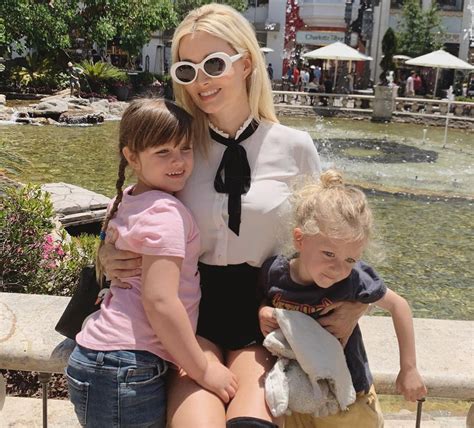 Meet Holly Madison Children Their Names And Ages Revealed Wothappen