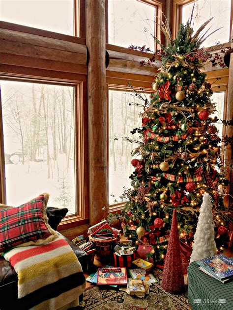Christmas Tree Traditional Log Cabin Great Room White Arrows Home