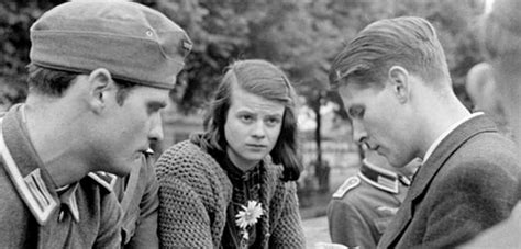 Sophie scholl is the only woman that stands out. Gedenktafel für die Widerstandsgruppe "Weiße Rose ...
