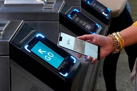 Here is a list of stores that accept apple pay as a mode of payment method where you can you can use your iphone 6, 6 plus, iphone 7, 7 plus, 8, 8 plus or iphone x to pay over 220,000 stores that accept apple pay across the united states. How to pay for NYC subway and bus fares using your Apple ...