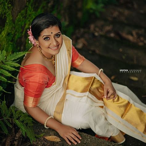 Sarayu Mohan Photos Pictures And Sarayu Images Kerala Com
